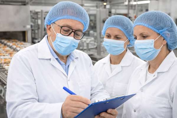 Audit HACCP sur une ligne de production de biscuits avec deux opératrices