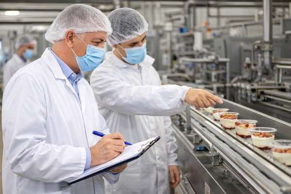 audit qualité et sécurité des aliments en industrie agroalimentaire avec observation des pratiques sur le terrain